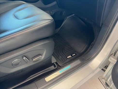 Used 2018 Ford Edge Titanium image 33