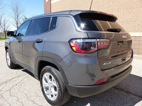 Used 2024 Jeep Compass Sport image 7