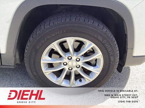 Used 2022 Jeep Cherokee Latitude Lux w/ Sun & Sound Group AWD/4WD image 9