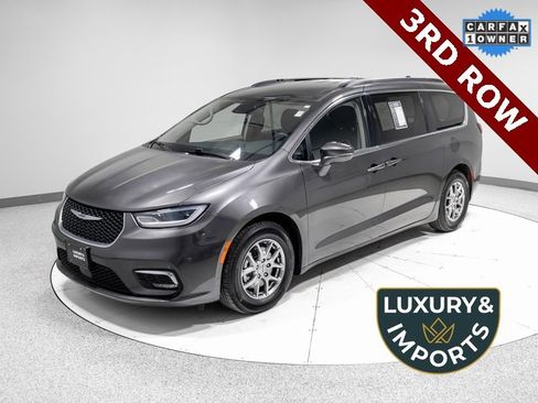 Used 2021 Chrysler Pacifica Touring w/ Cold Weather Group image 1