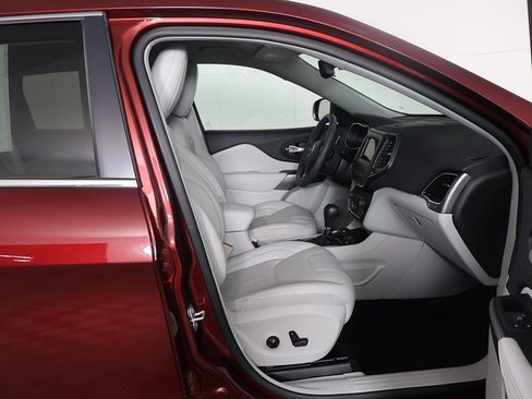 Used 2021 Jeep Cherokee Latitude Lux w/ Mopar Interior Package image 26