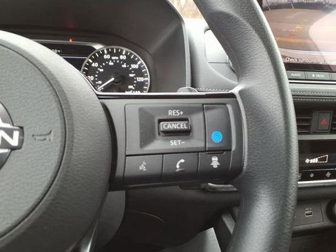 Used 2023 Nissan Rogue SV image 20