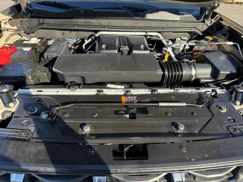 Used 2023 GMC Canyon AT4 w/ Technology Package image 20