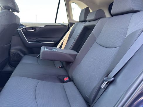 Used 2025 Toyota RAV4 XLE AWD/4WD image 8