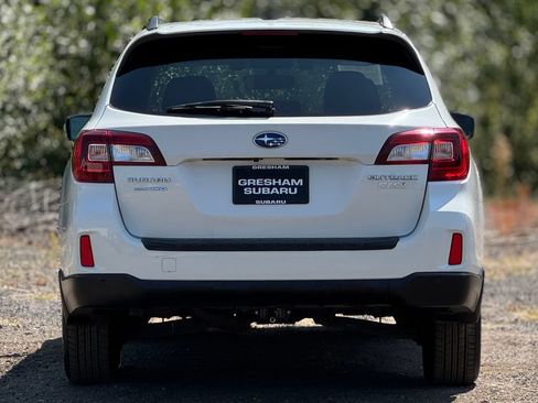 Used 2017 Subaru Outback 2.5i Touring w/ Popular Package #5A AWD/4WD image 6