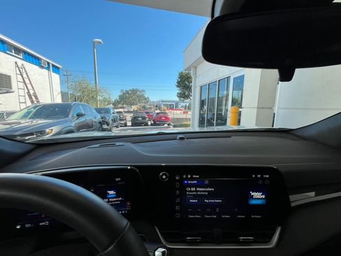 Used 2025 Chevrolet Equinox LT image 33