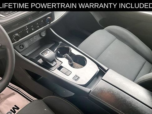 Used 2024 Nissan Rogue S FWD image 16