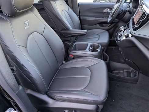 New 2026 Chrysler Pacifica Select image 30