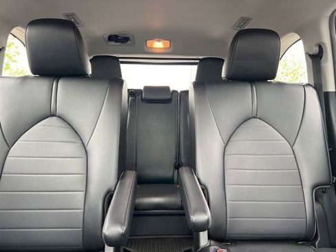 Used 2021 Toyota Highlander XLE image 30