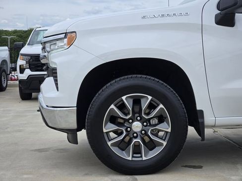 Used 2024 Chevrolet Silverado 1500 LT AWD/4WD image 10