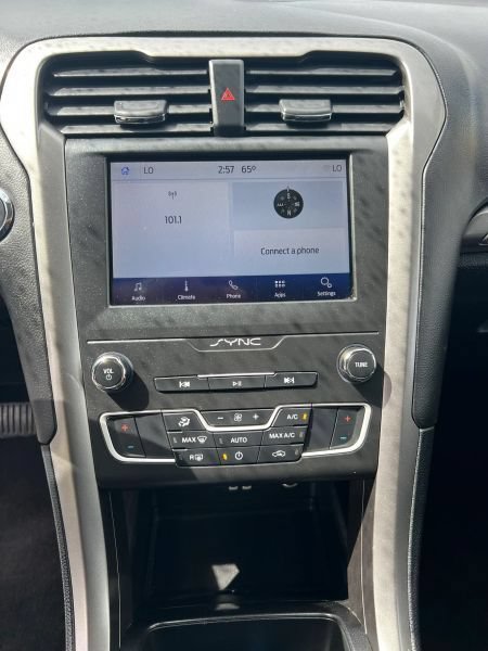 Used 2020 Ford Fusion SE FWD image 33