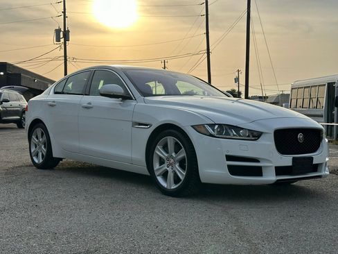 Used 2018 Jaguar XE Prestige RWD image 9