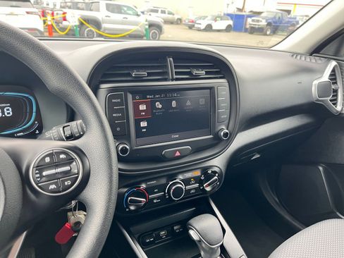 Used 2025 Kia Soul LX w/ LX Technology Package image 18