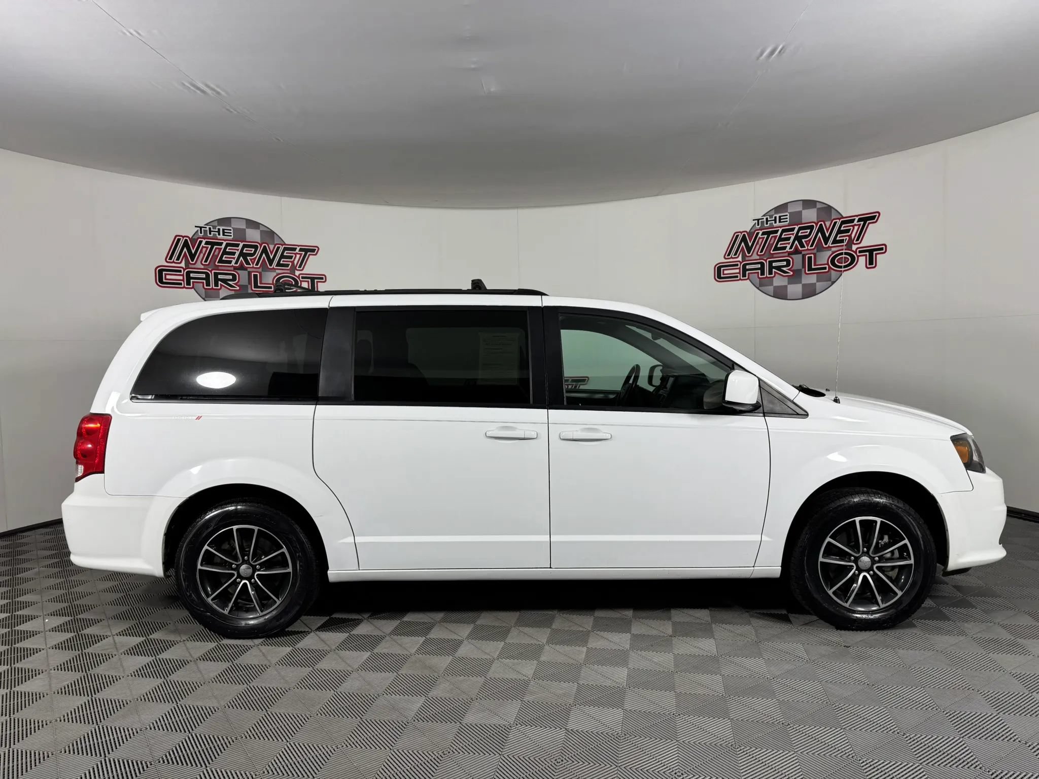 Used 2018 Dodge Grand Caravan GT FWD image 8