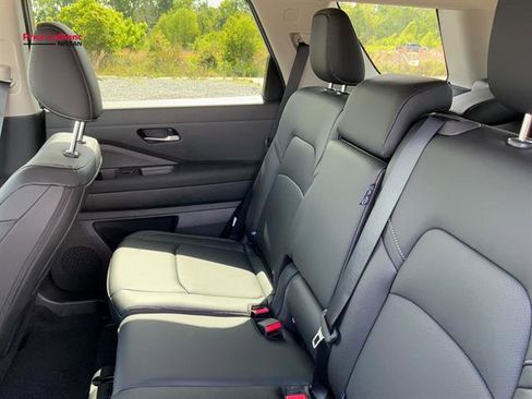 New 2026 Nissan Pathfinder SL FWD image 13