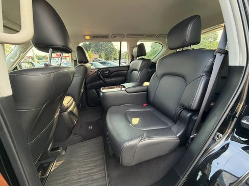 Used 2018 INFINITI QX80 4WD w/ Driver Assistance Package image 17