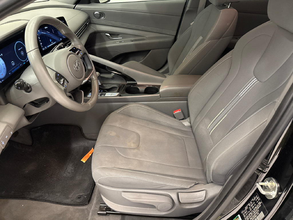 Used 2023 Hyundai Elantra SEL w/ Convenience Package FWD image 17