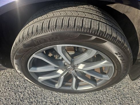 Used 2019 Volvo XC90 T5 Momentum w/ Multimedia Package image 10