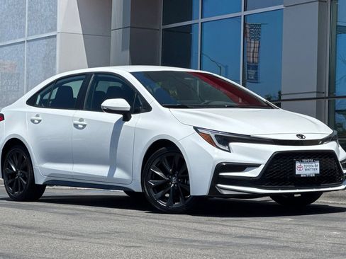 Used 2023 Toyota Corolla SE FWD image 2