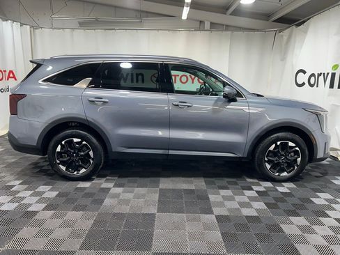 Used 2024 Kia Sorento S image 7