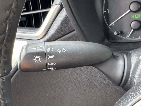 Used 2024 Toyota Corolla Cross SE image 35