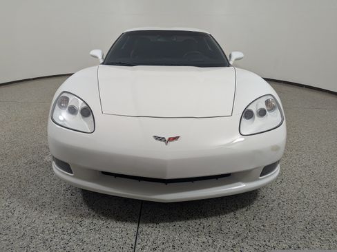 Used 2007 Chevrolet Corvette Coupe w/ Preferred Equipment Group RWD image 2