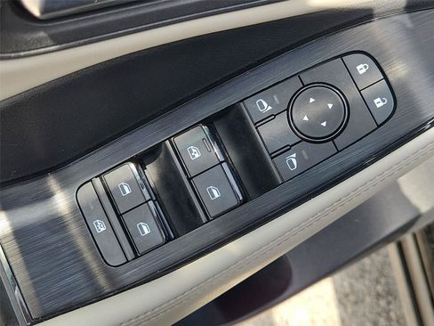 Used 2024 Nissan Rogue SV w/ SV Premium Package FWD image 23