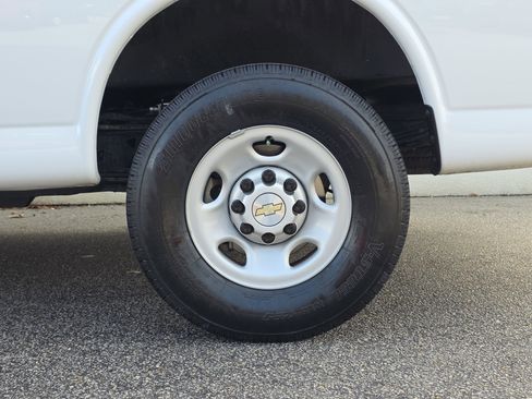 Used 2024 Chevrolet Express 2500 w/ Driver Convenience Package image 37