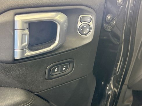 Used 2021 Jeep Wrangler Unlimited Sahara AWD/4WD image 18