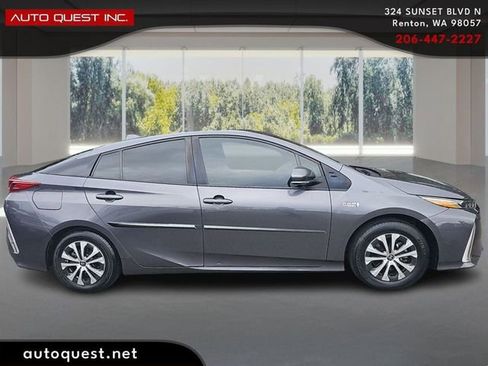 Used 2021 Toyota Prius Prime XLE image 4