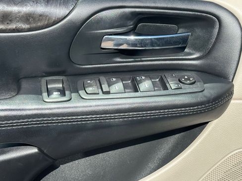 Used 2016 Dodge Grand Caravan SXT w/ Rear Park Assist Package image 26