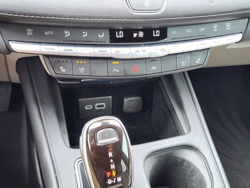 Used 2021 Cadillac XT4 Premium Luxury FWD image 14