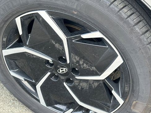 Used 2024 Hyundai Ioniq 5 Limited image 4