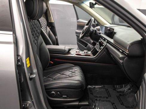 Used 2025 Genesis GV80 3.5T Prestige image 40