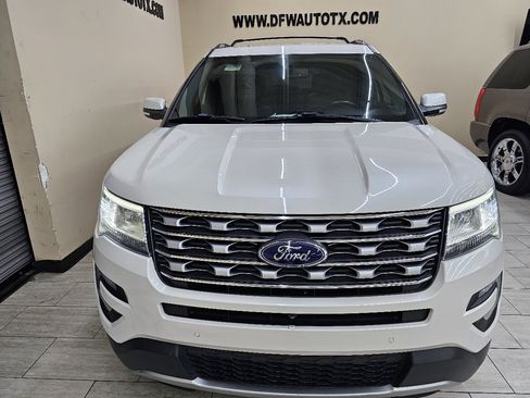 Used 2017 Ford Explorer Limited image 3