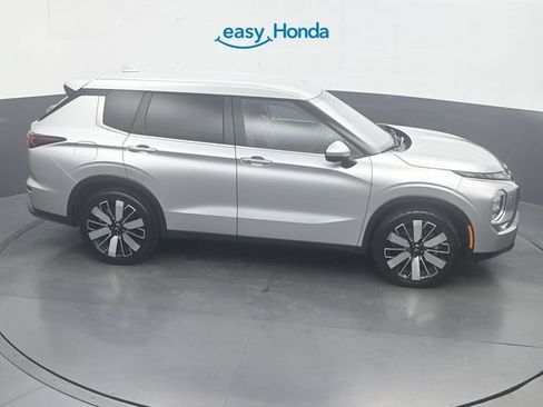 Used 2025 Mitsubishi Outlander SE AWD/4WD image 26