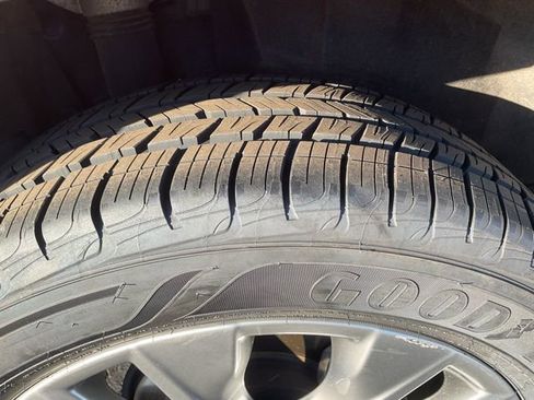 Used 2022 Toyota RAV4 Limited image 8