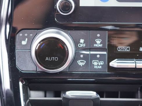 Used 2023 Toyota Highlander XSE AWD/4WD image 28
