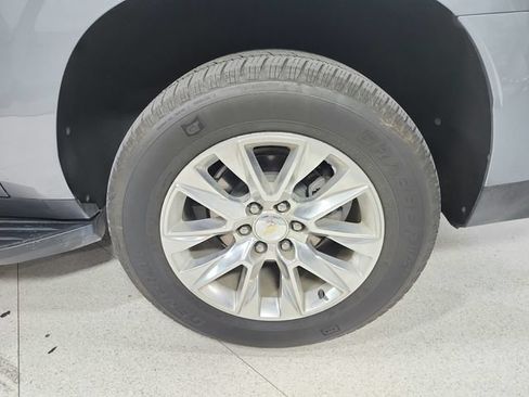 Used 2023 Chevrolet Suburban Premier AWD/4WD image 15