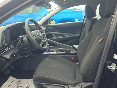 Used 2021 Hyundai Elantra SE FWD image 13