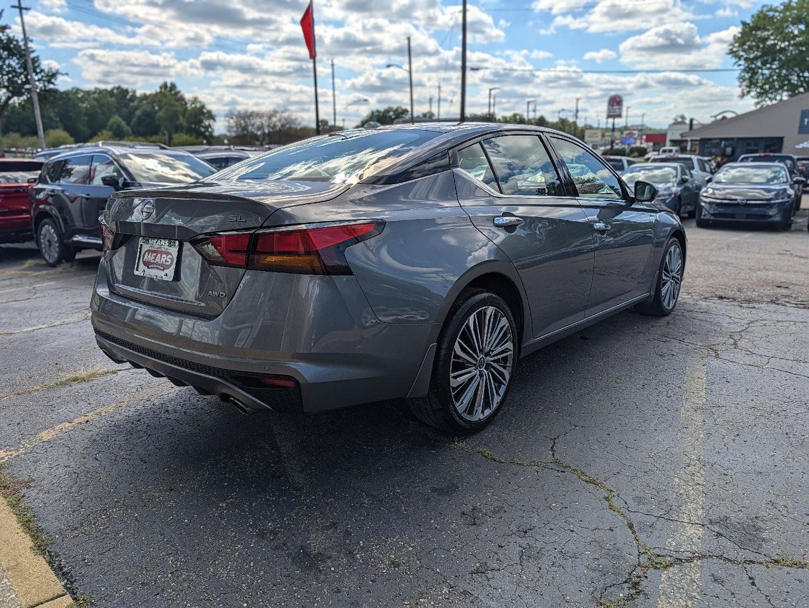 Used 2024 Nissan Altima 2.5 SL AWD/4WD image 13