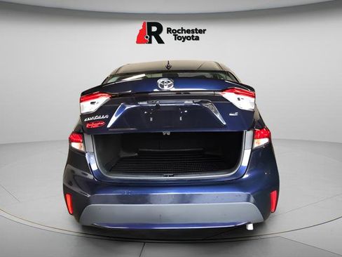 Used 2021 Toyota Corolla LE image 3