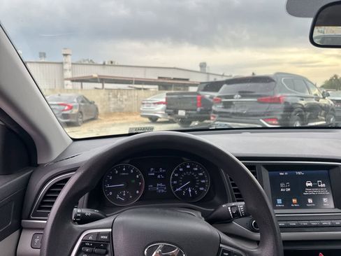 Used 2017 Hyundai Elantra SE image 22