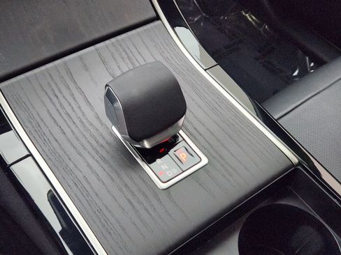 Certified 2026 Land Rover Range Rover Velar Dynamic SE image 20