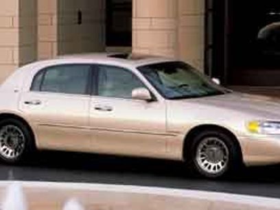 Used 2002 Lincoln Town Car Signature