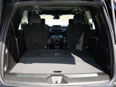 Used 2023 Chevrolet Tahoe Premier w/ Advanced Technology Package image 32