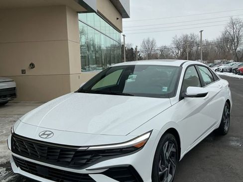 New 2026 Hyundai Elantra Limited FWD image 2