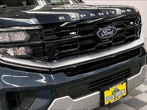Used 2025 Ford Expedition Max Platinum w/ Platinum Ultimate Package AWD/4WD image 35