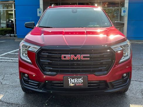 Used 2024 GMC Terrain SLT w/ Infotainment Package II AWD/4WD image 2