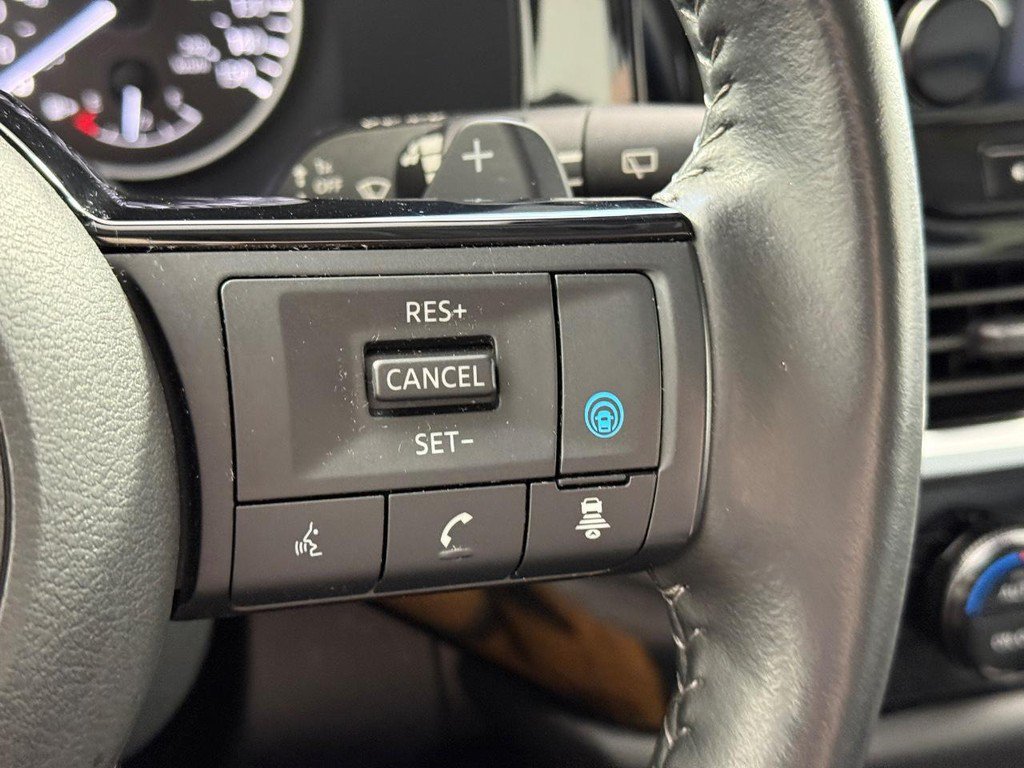 Used 2023 Nissan Pathfinder SL AWD/4WD image 23
